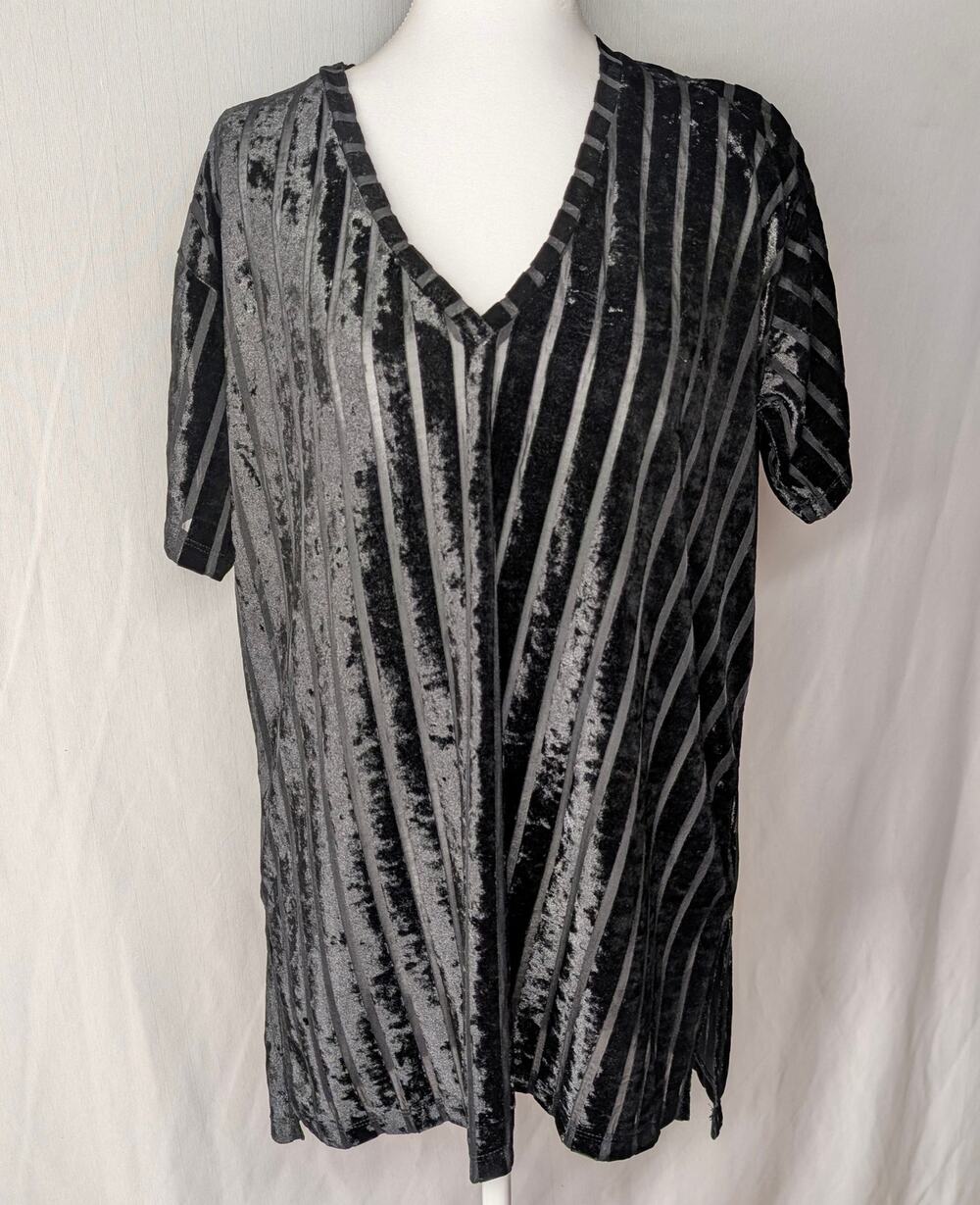 Lumiere women's size large Black Burnout Velvet striped short sleeve top